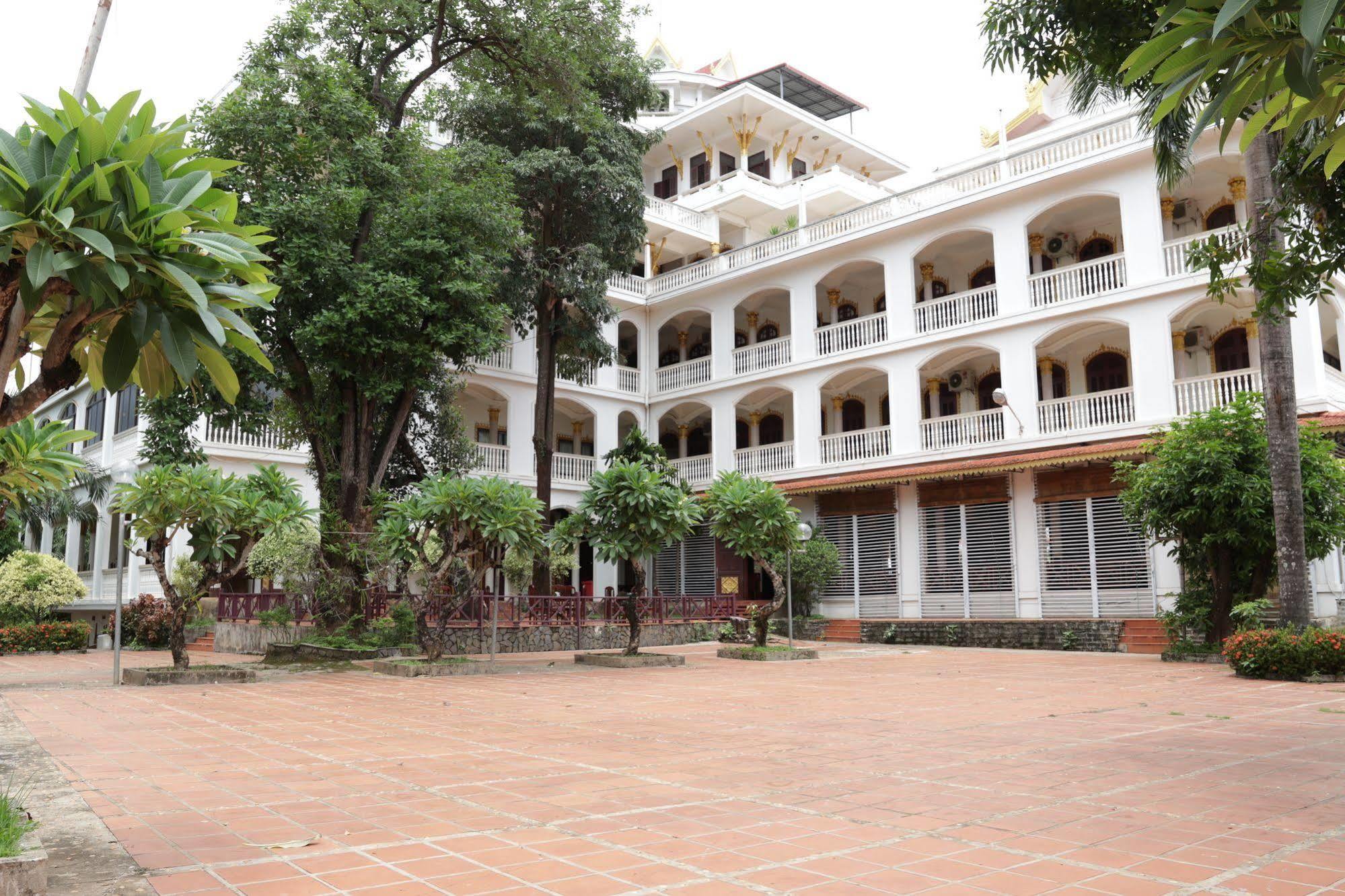 Champasak Palace Hotel Паксе Екстер'єр фото