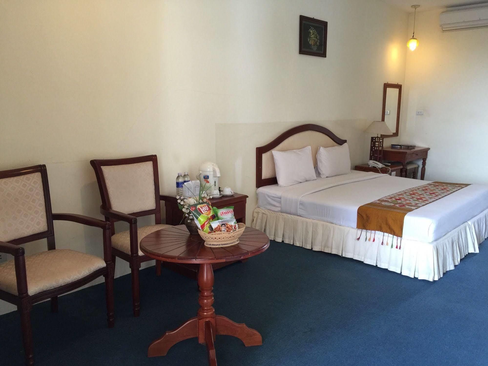 Champasak Palace Hotel Паксе Екстер'єр фото