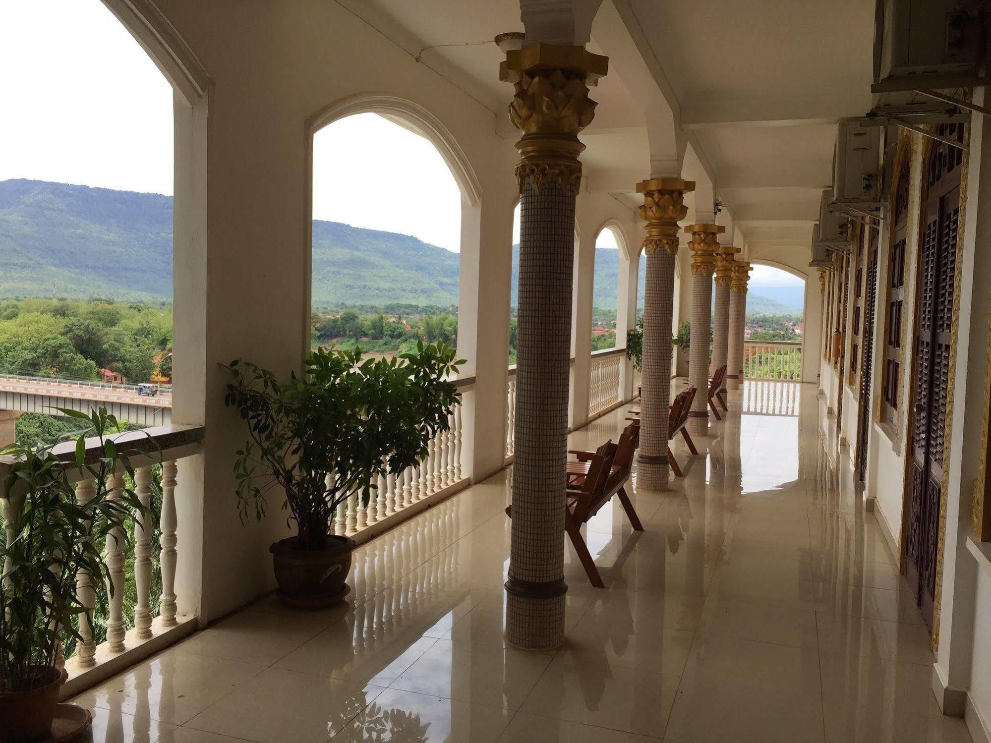 Champasak Palace Hotel Паксе Екстер'єр фото