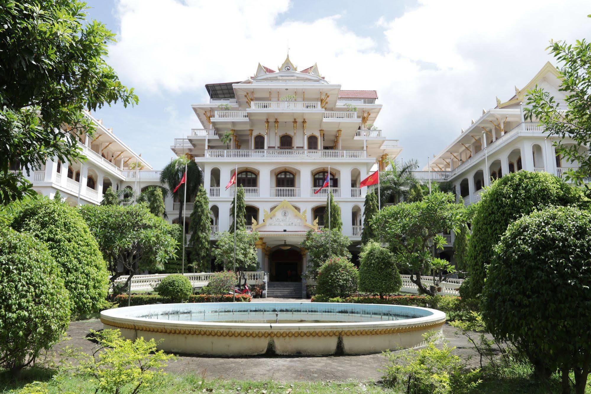 Champasak Palace Hotel Паксе Екстер'єр фото