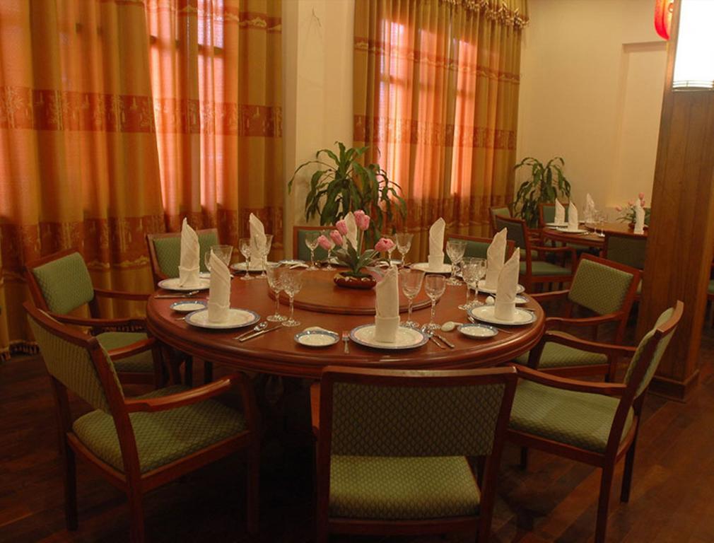 Champasak Palace Hotel Паксе Екстер'єр фото